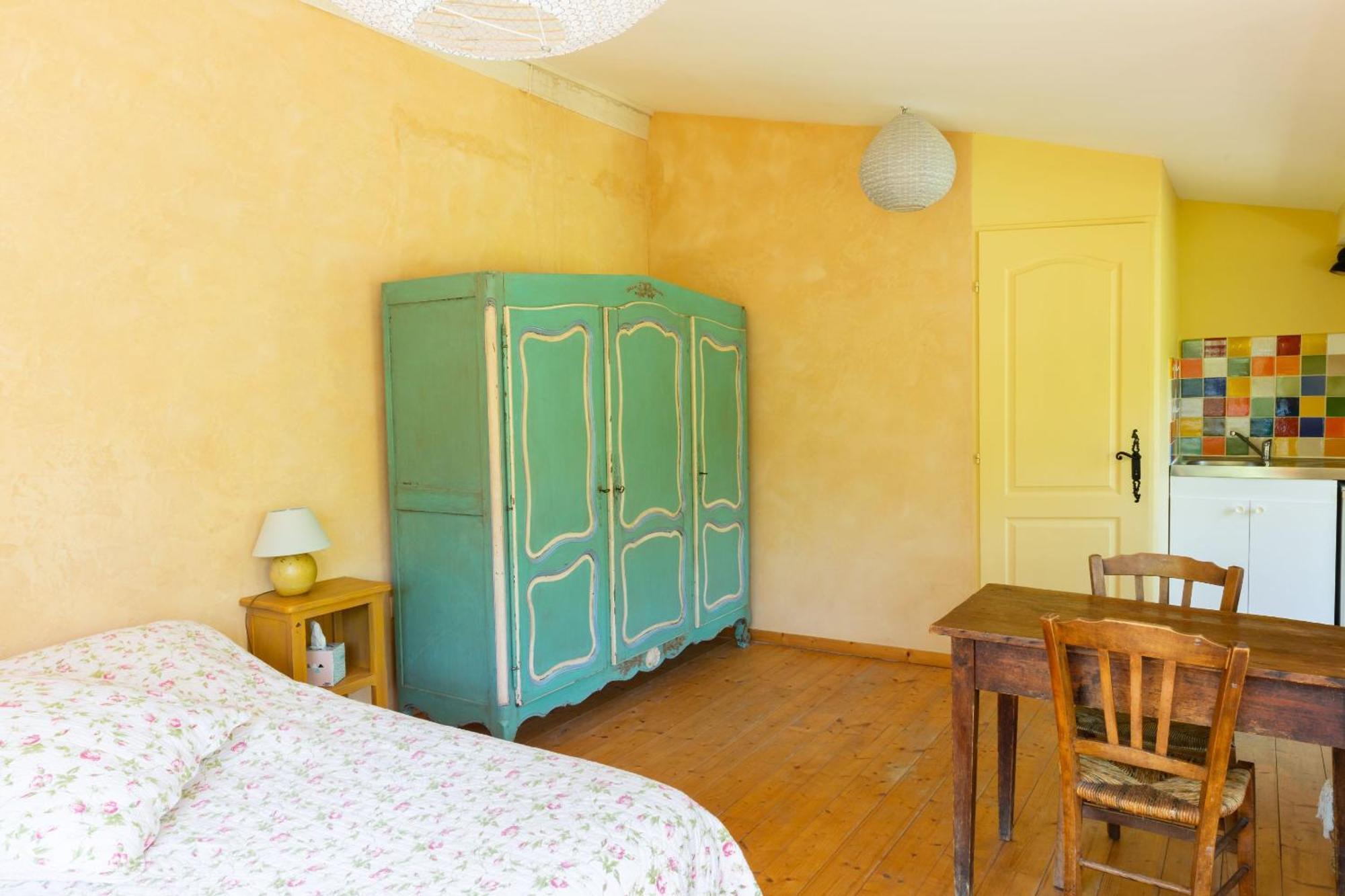 Poterie De Pierroux Roussillon (Vaucluse) Quarto foto